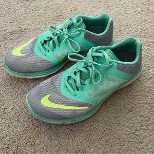 Nike fitsole running shoes